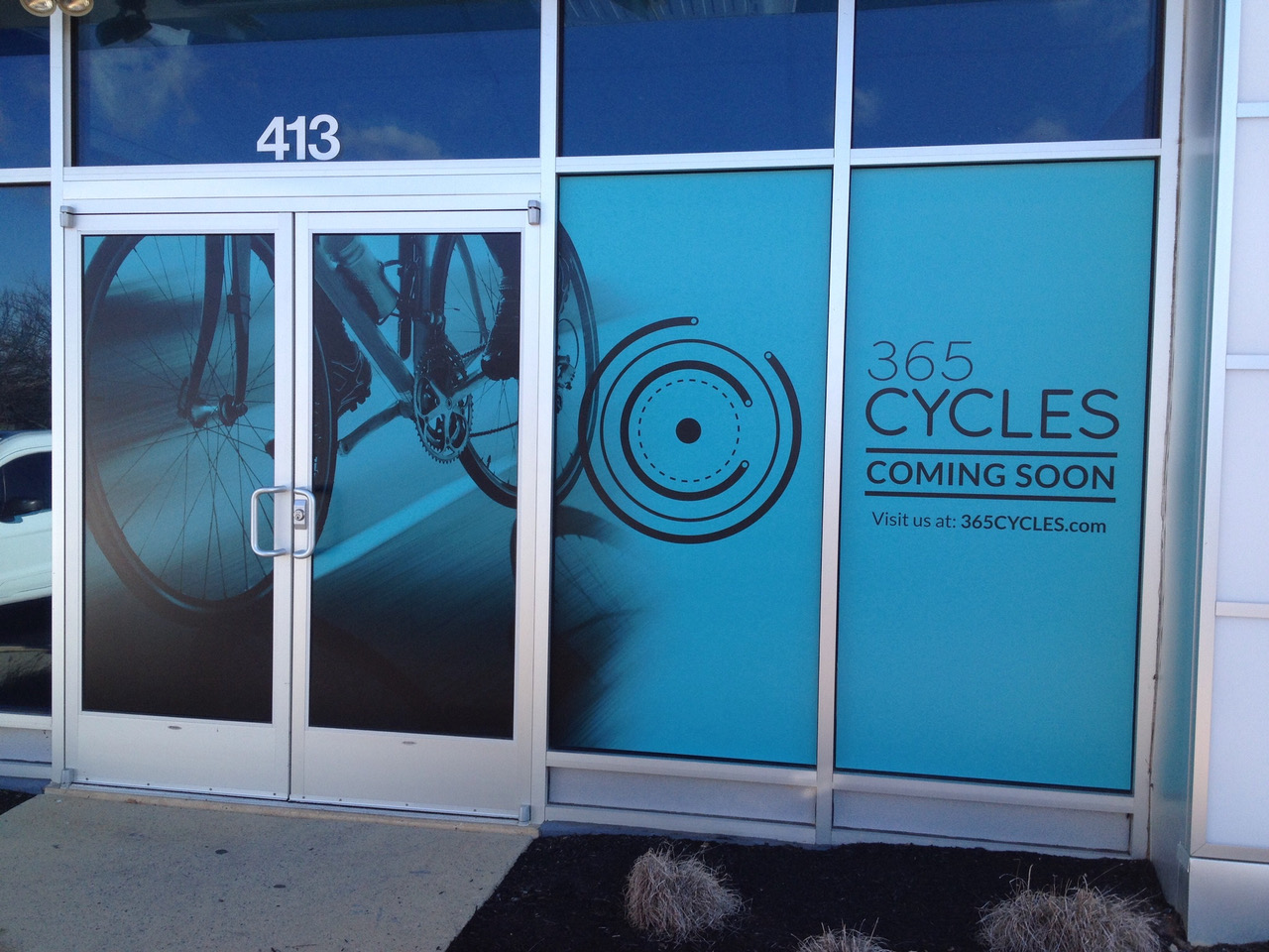 365 cycles store window